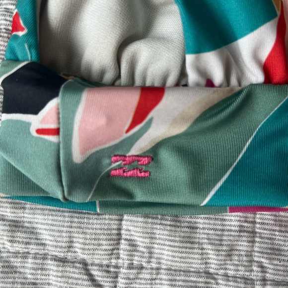 Billabong swimsuit top S - Picture 2 of 4